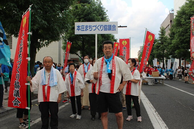 総踊り出発